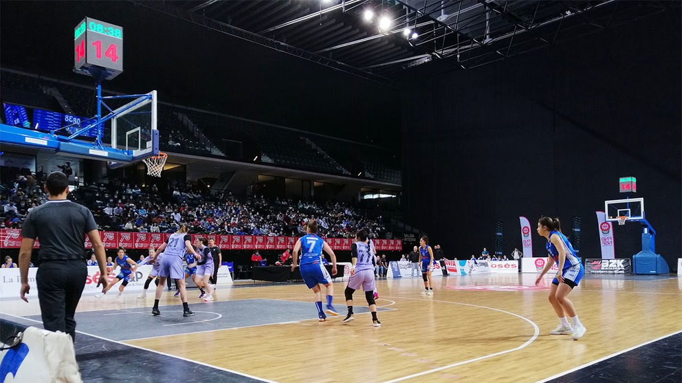 Partido de baloncesto FNB Ardoi - Barça CBS en el Navarra Arena. @FNBaloncesto