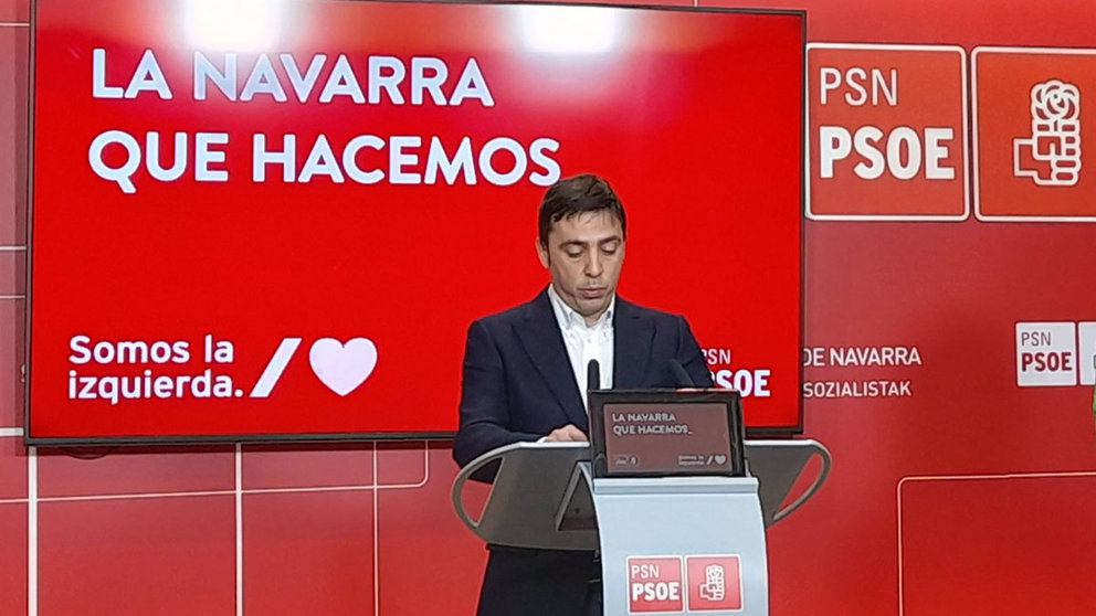 El senador socialista, Toni Magdaleno, durante la rueda de prensa. EUROPA PRESS