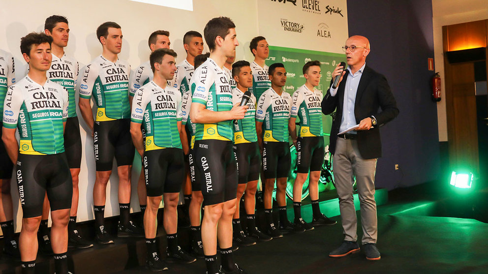 Presentación del equipo ciclista navarro en Pamplona. @CajaRural_RGA
