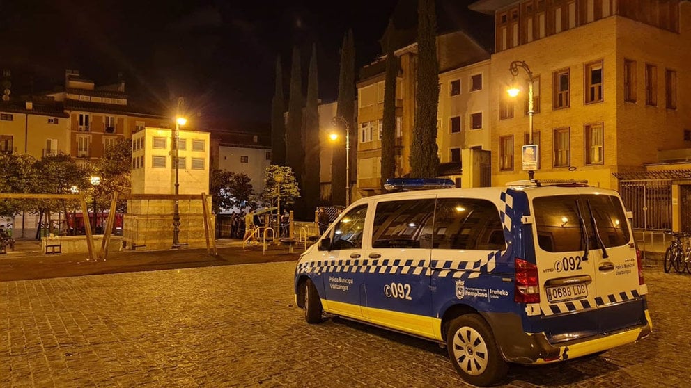 Vehículo de la Policía Municipal en Pamplona..

Agentes de la Policía Municipal de Pamplona han detenido esta pasada noche a tres menores de edad acusados de un presunto delito de robo con fuerza.

SOCIEDAD ESPAÑA EUROPA NAVARRA
POLICÍA MUNICIPAL DE PAMPLONA