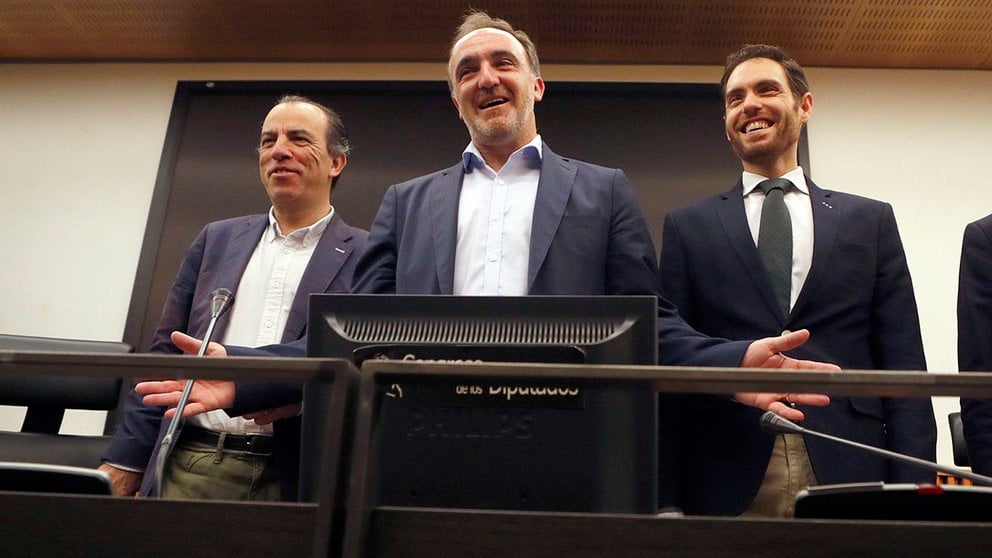 Javier Esparza junto a los diputados nacionales Sergio Sayas López y Carlos García Adanero. EFE/Javier Lizón / ARCHIVO