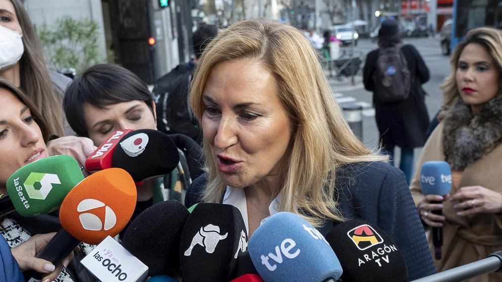 La vicesecretaria de Organización del PP, Ana Beltrán, ofrece declaraciones a los medios de comunicación a su llegada a la sede de Génova, a 23 de febrero de 2022, en Madrid (España). EUROPA PRESS