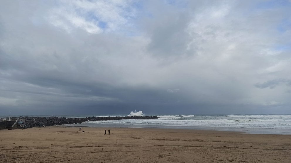 Imagen de archivo de la playa de la Zurriola en San Sebastián. EUROPA PRESS.
29/12/2020