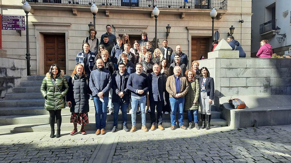Alumnos y profesores del instituto holandés ROC Madden de Amersfoort visitan el Ayuntamiento de Tudela. AYUNTAMIENTO DE TUDELA