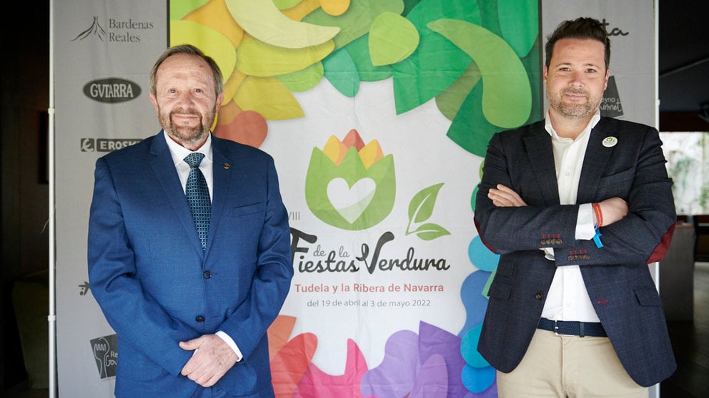 Alejandro Toquero, alcalde de Tudela, y Rafael Remírez de Ganuza, presidente de la Orden del Volatín presentan la XXVIII Fiestas de la Verdura de Tudela y la Ribera del Ebro. PABLO LASAOSA