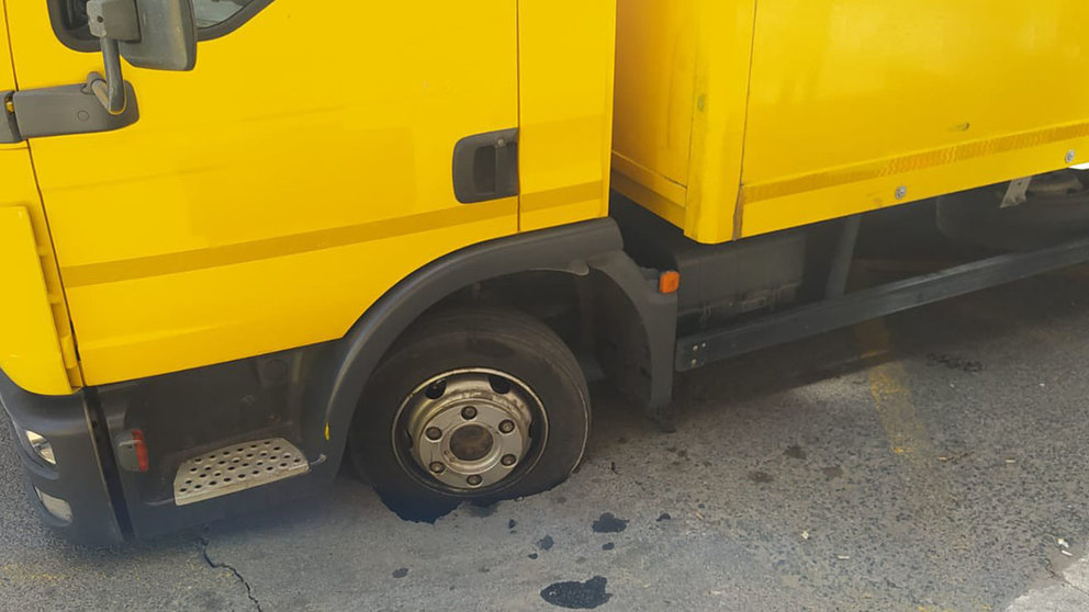 Al parecer, un camión se habría visto implicado en la avería de la red de suministro de agua en Tudela. POLICÍA LOCAL DE TUDELA