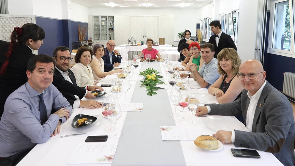 La presidenta de Navarra, María Chivite, preside la comida con su miembros de su Gobierno en el CI de Burlada. GOBIERNO DE NAVARRA