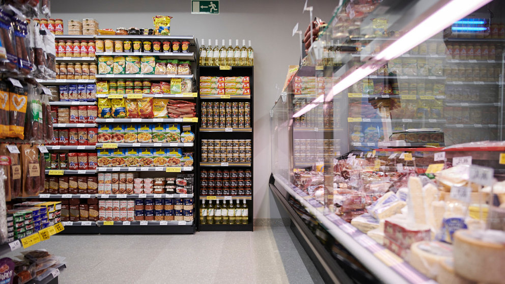 Nuevo supermercado BM en la calle Mayor de Pamplona. PABLO LASAOSA