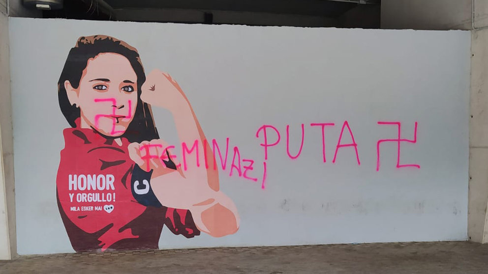 Pintadas en el mural homenaje a Mai Garde, excapitana del Club Atlético Osasuna. CEDIDA