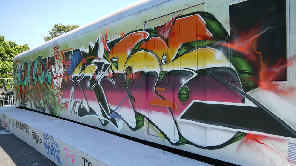 Un tren lleno de graffitis. PIXABAY