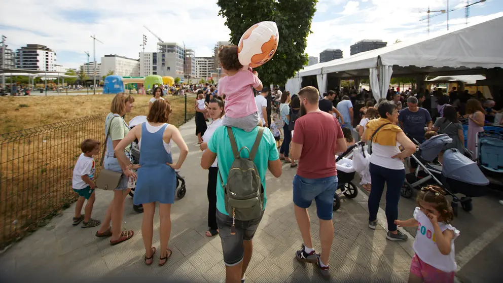 Chupinazo de inicio de las fiestas del barrio de Lezkairu de Pamplona en la plaza Maravillas Lamberto. I&Ntilde;IGO ALZUGARAY