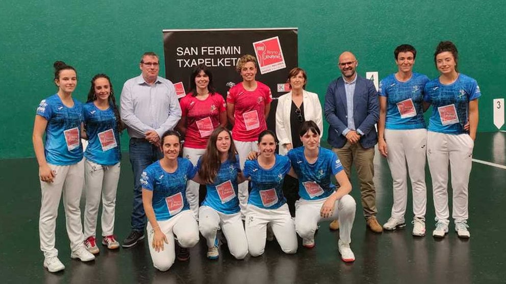 Presentación del torneo de la empresa de pelota femenina 'Ados Pelota' en el frontón Labrit. Cedida.