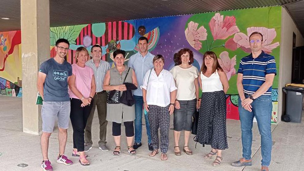 Varios parlamentarios han visitado el colegio público de Artajona, CEDIDA