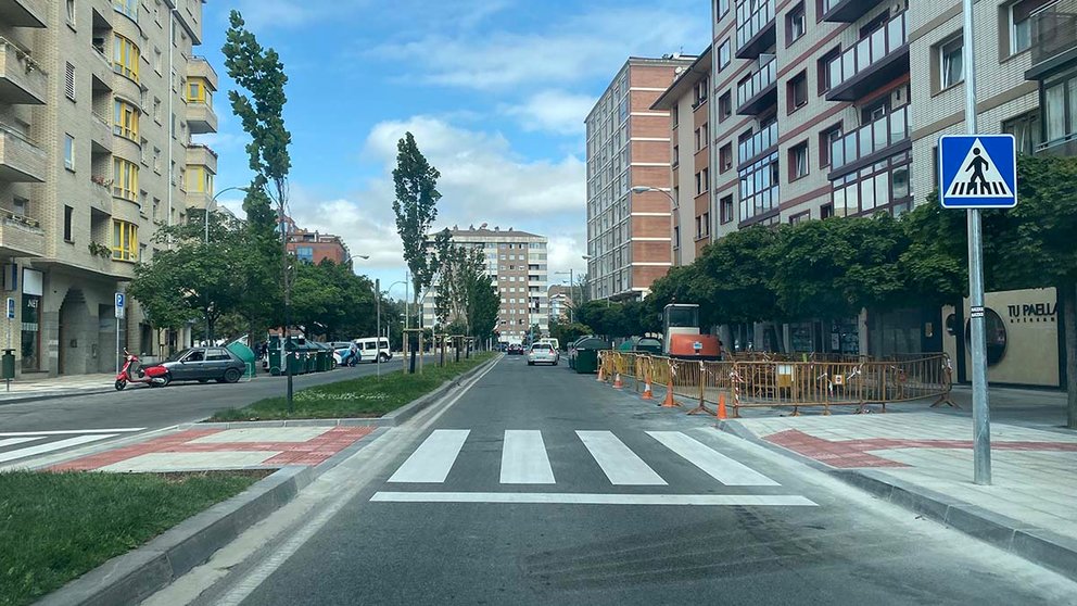 El nuevo paso de cebra que estrena Pamplona en la calle Iturrama. NAVARRA.COM