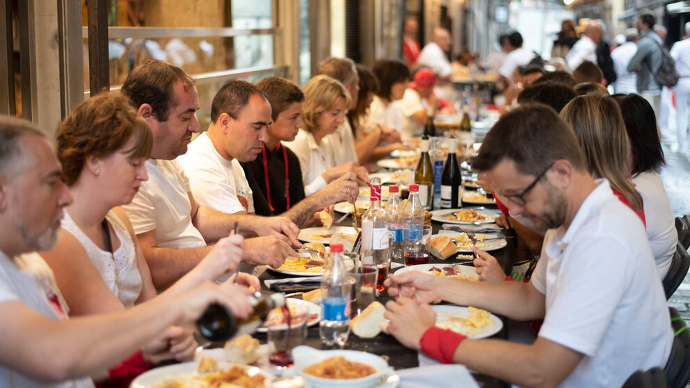 Almuerzos en Pamplona antes del chupinazo. IRAITZ IRIARTE