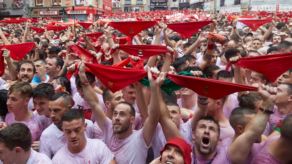 Chupinazo en la Plaza del Ayuntamiento de Pamplona para dar inicio a los Sanfermines 2022. I&Ntilde;IGO ALZUGARAY