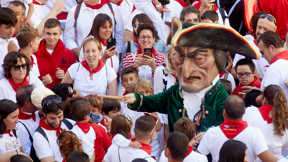 Salida del día 8 de julio de la comparsa de Gigantes y Cabezudos por las calles de Pamplona durante las fiestas de San Fermín 2022. IÑIGO ALZUGARAY
