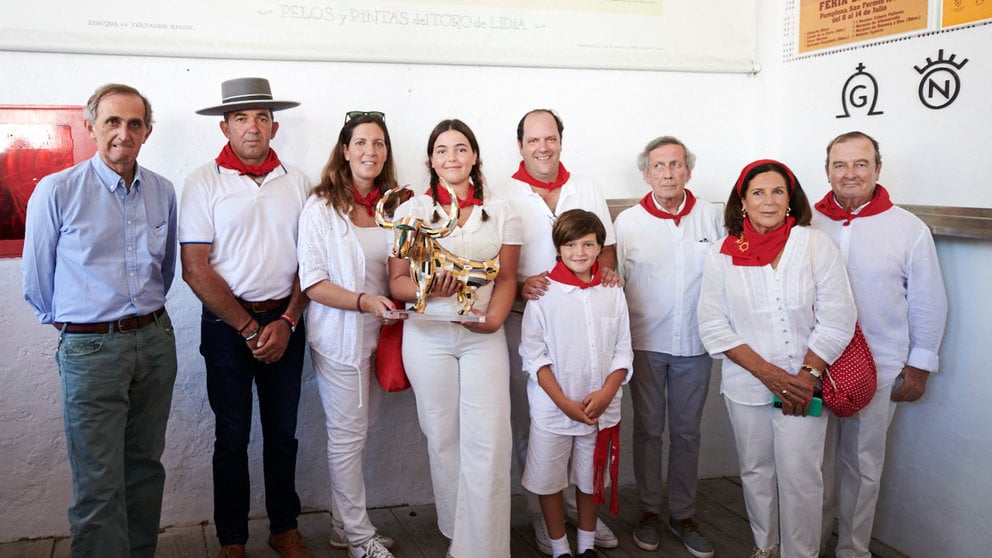 Entrega del premio Carriquiri mejor toro del año 2022 a la ganadería La Palmosilla. PABLO LASAOSA