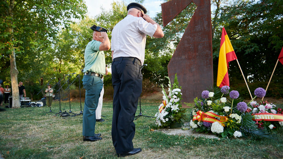 Acto de homenaje a Francisco Casanova en el XXII aniversario de su asesinato por la banda terrorista ETA. Monumento a las víctimas del terrorismo. PABLO LASAOSA