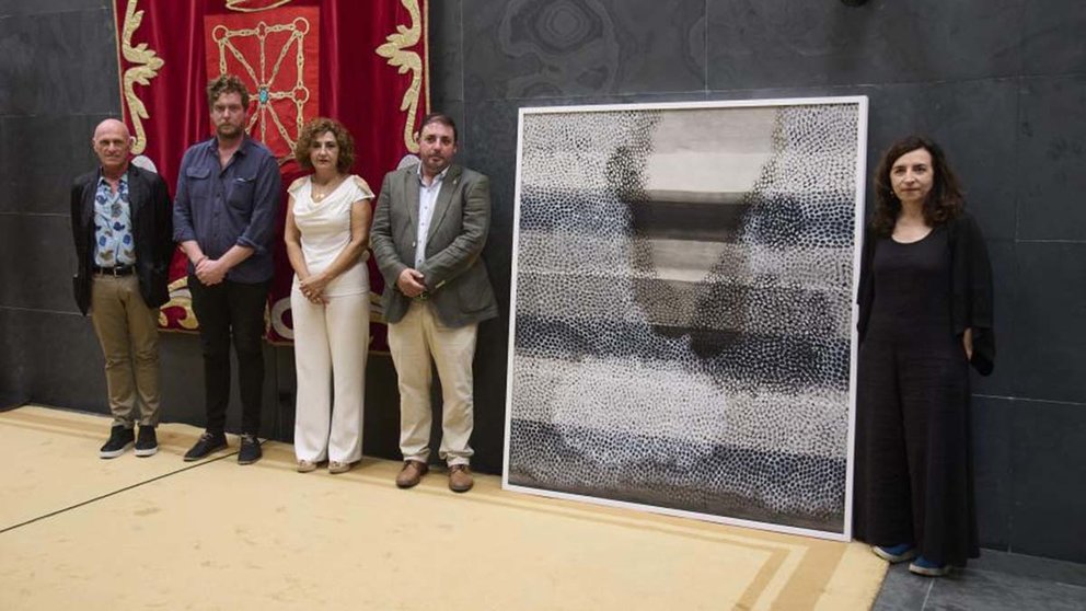 El Parlamento de Navarra suma una nueva obra a su colección de arte. CEDIDA