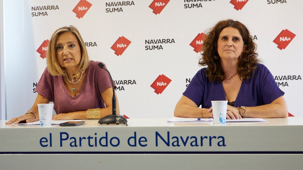 Las portavoces de Navarra Suma en Salud, Cristina Ibarrola, y Derechos Sociales, Marta Álvarez, ofrecen una rueda de prensa sobre las compras de EPI llevadas a cabo por el Gobierno de Navarra en la pandemia de Covid-19. IÑIGO ALZUGARAY