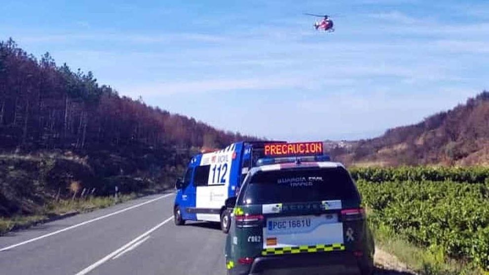 El helicóptero despega tras evacuar al ciclista herido en Lerga. GUARDIA CIVIL