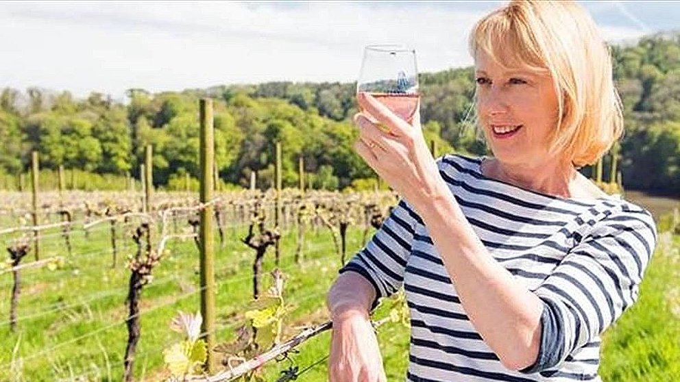 La influencer británica del vino, Susy Atkins en su reciente visita a Navarra. D.O. NAVARRA