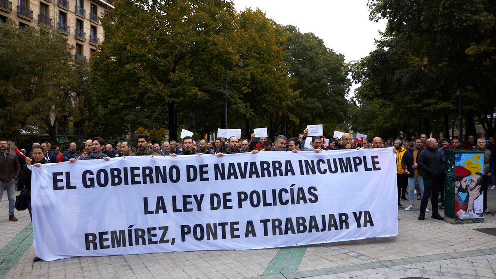Concentración de la Policía Foral por el "incumplimiento" de la Ley de Policías por parte del Gobierno de Navarra. IÑIGO ALZUGARAY