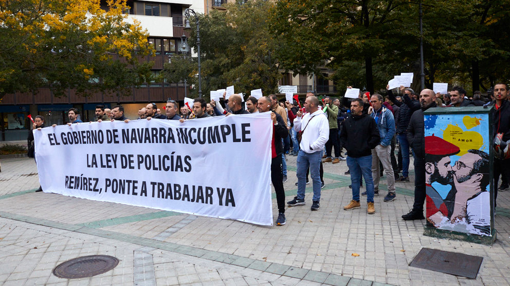 Concentración de la Policía Foral por el "incumplimiento" de la Ley de Policías por parte del Gobierno de Navarra. IÑIGO ALZUGARAY