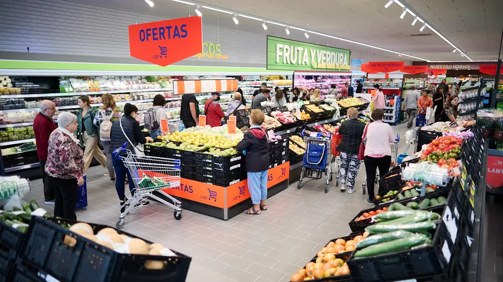 Inauguraci&oacute;n del nuevo ALDI de Pamplona en la Avenida Guip&uacute;zcoa 42. PABLO LASAOSA