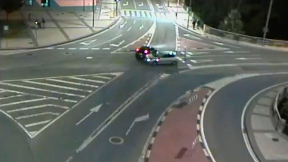 Un conductor se salta un cede al paso en la rotonda de Cuatrovientos y provoca un accidente en Pamplona. CEDIDA