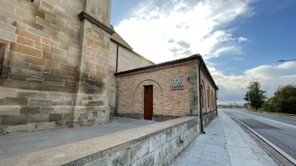 El nuevo tanatorio de Los Arcos pertenece al grupo Izarra y se encuentra junto a la iglesia Santa María. CEDIDA