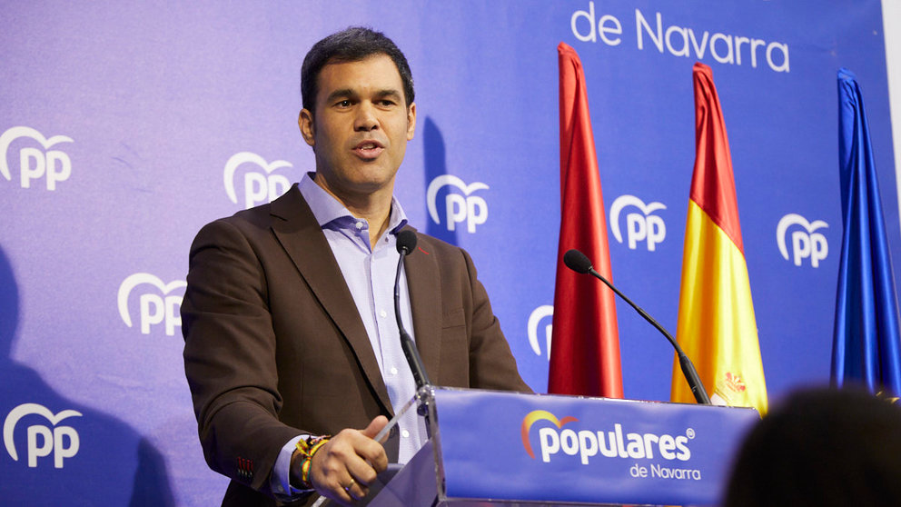 El parlamentario de NA+ y miembro del PPN Javier García presenta su candidatura a la presidencia del PP en Navarra. IÑIGO ALZUGARAY