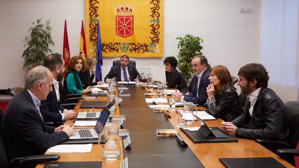 Mesa y Junta del Parlamento de Navarra. IÑIGO ALZUGARAY