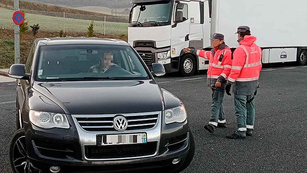 Momento de la detención del conductor francés. POLICÍA FORAL