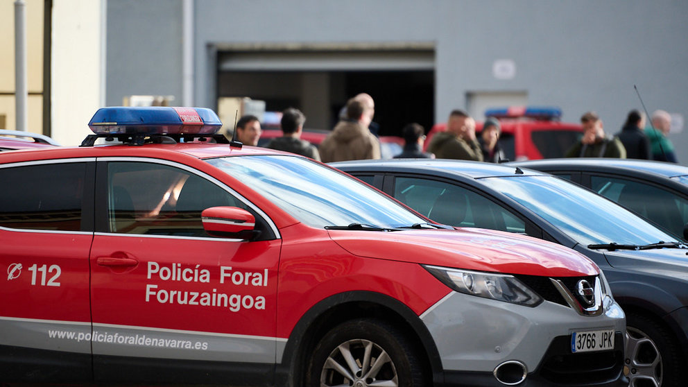 Acto reivindicativo en la comisaría central de Pamplona de Beloso de Policía Foral donde más de 100 policías han solicitado la permuta a policía municipal de Pamplona. PABLO LASAOSA