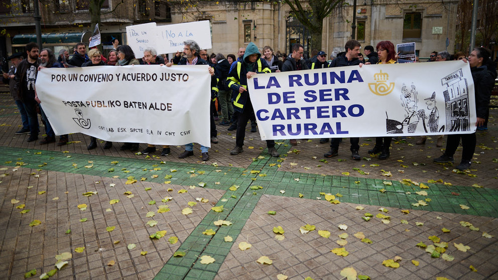 Concentración con motivo de la huelga en Correos convocada por CGT, LAB, ESK, SIPCTE, ELA, Intersindical Valencia y CNT. PABLO LASAOSA