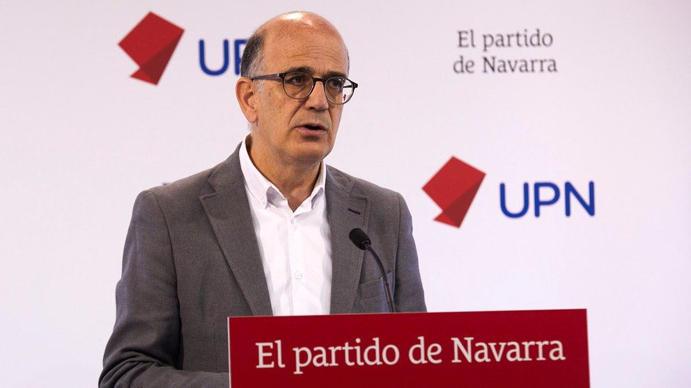 El senador de UPN, Alberto Catalán, presenta las enmiendas que va a registrar el partido regionalista a los Presupuestos Generales del Estado para 2023. IÑIGO ALZUGARAY