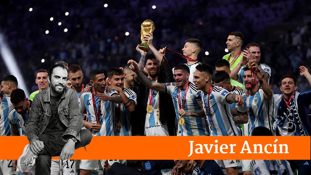 Lionel Messi of Argentina holding the World Cup and teammates celebrate during the trophy ceremony following the FIFA World Cup 2022, Final football match between Argentina and France on December 18, 2022 at Lusail Stadium in Al Daayen, Qatar - Photo Jean Catuffe / DPPI
JEAN CATUFFE / DPPI / AFP7 / Europa Press
18/12/2022 ONLY FOR USE IN SPAIN