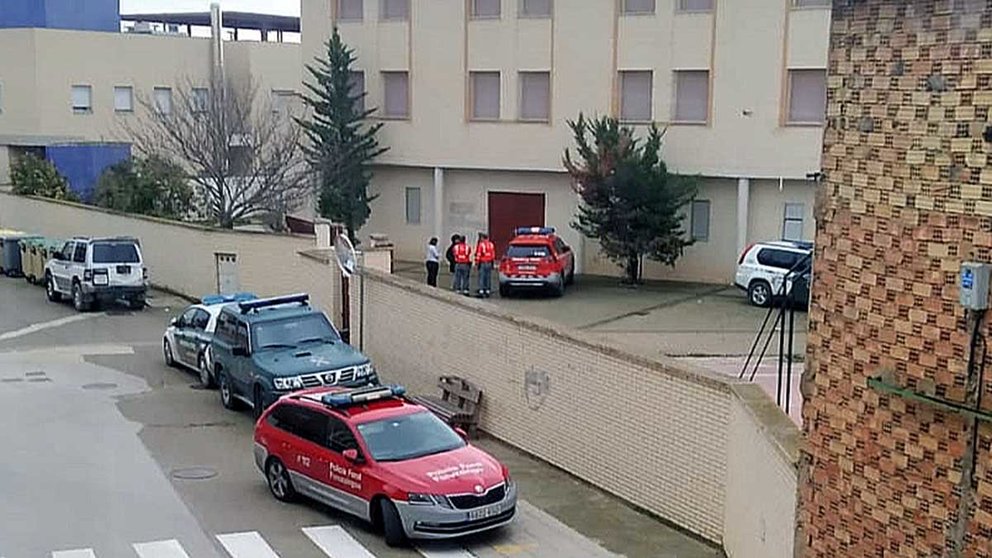 Agentes de la Policía Foral de Navarra intervienen en el centro de menores de Marcilla por un motín.