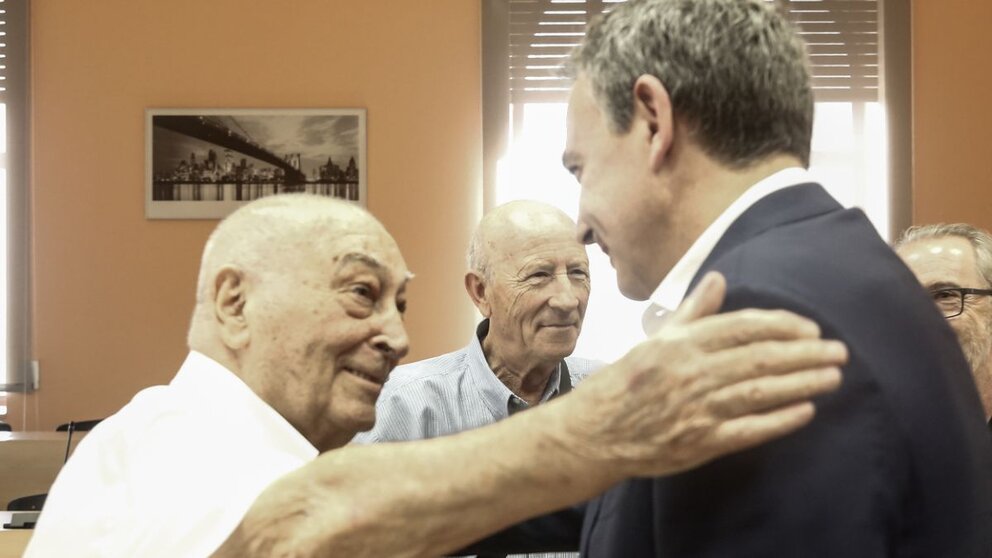 Nicolás Redondo Urbieta junto al expresidente del Gobierno, José Luis Rodríguez Zapatero. EUROPA PRESS