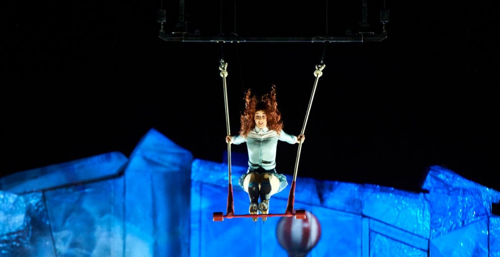 Espectáculo sobre hielo 'Crystal', de Le Cirque du Soleil celebrado en el pabellón Navarra Arena de Pamplona. IÑIGO ALZUGARAY