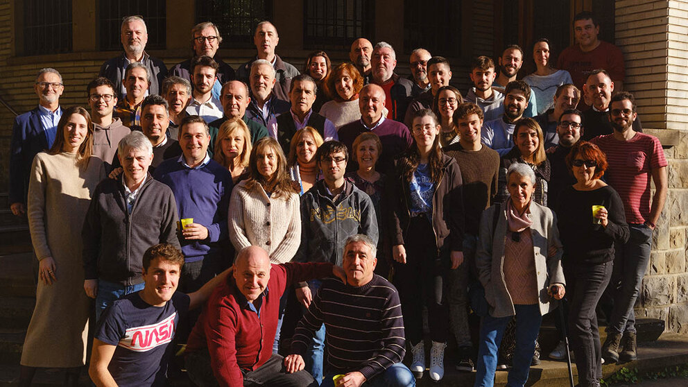 Foto de grupo en el homenaje a Alejandro Gonzalo en la sede de Telenavarra. Cedida.