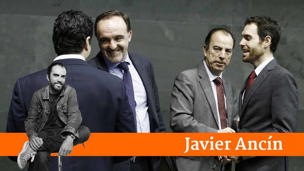 Los parlamentarios de UPN, Javier Esparza (2i), Carlos Garcia Adanero (c) y Sergio Sayas. EFE/ Jesús Diges