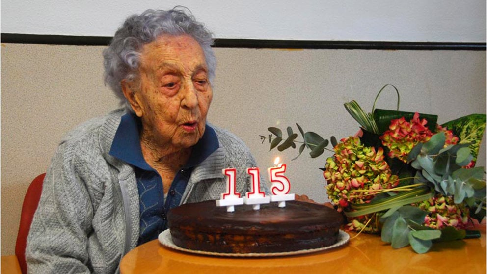 La persona más longeva del mundo, María Branyas, hija de un periodista pamplonés, sopa las velas en su 115 cumpleaños. @MariaBranyas112