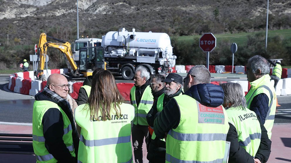Bernardo Ciriza visita el nuevo acceso a Badostáin desde la Ronda de Pamplona (PA-30) que se abrirá al tráfico el próximo mes de abril. GOBIERNO DE NAVARRA