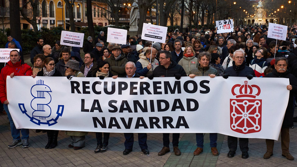 Concentración convocada por el Sindicato Médico de Navarra bajo el lema 'Recuperemos la sanidad navarra'. IÑIGO ALZUGARAY
