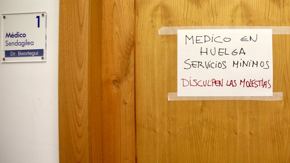 Primera jornada de huelga de médicos en Navarra. ÍÑIGO ALZUGARAY