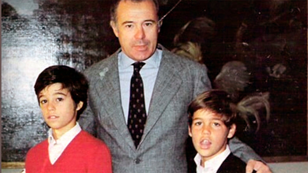 Francisco de Borbón (izquierda) junto a su padre Alfonso de Borbón y su hermano Luis Alfonso. FOTO: Instagram @luisalfdeborbon