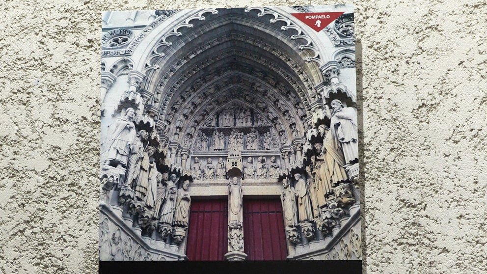 Presentación de la exposición 'El descubrimiento de San Fermín', que recoge fotografías tomadas en la catedral de Amiens por Miguel Cornejo. IÑIGO ALZUGARAY